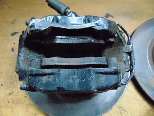 Disques et Étriers de Frein Avant BMW E38 - 4 Pistons image 6