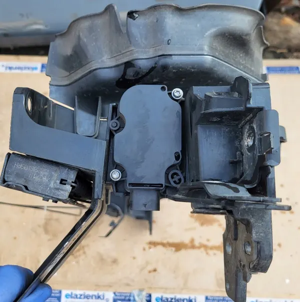 OEM 111093203 Ilmaohjausritilä Lukot Volvo XC60 image 8