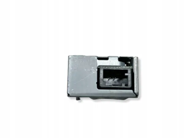 Toyota Corolla E21 USB-C-liitin OEM 5883260060 image 3