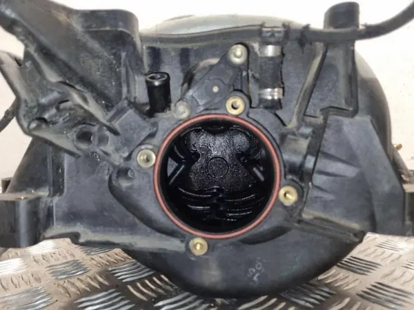 Colector de admisión usado OEM 078133223J para Audi A4 2.8L image 10