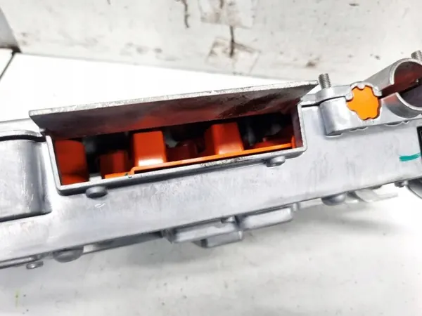 Tesla Model S Spänningsomvandlare OEM 104889300A image 4