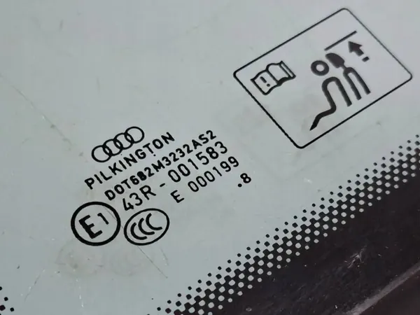 Audi A3 S3 8P bakre sidoruta OEM 8P3845299C image 3