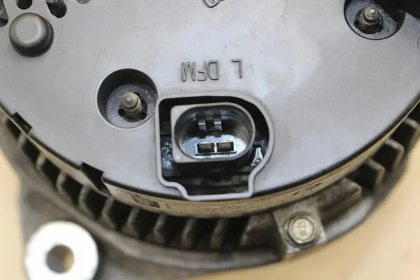 BMW E46 2.0D Vaihtovirtageneraattori 7788222 image 5