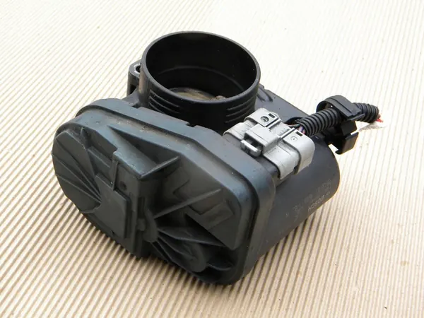 Peugeot Citroen Drosselklappe 1.6i 16V NFU image 2