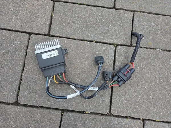 AUDI A4 B8 2.0 TDI Tuulettimen Ohjausmoduuli 8K0959501C image 2