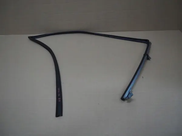 OEM USZCZELKA SZYBY DRZWI PROWADNICA PRAWY PRZÓD HONDA CIVIC IX image 2