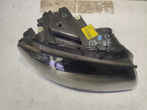 AUDI A3 8P Faro Xenón Delantero Derecho image 2