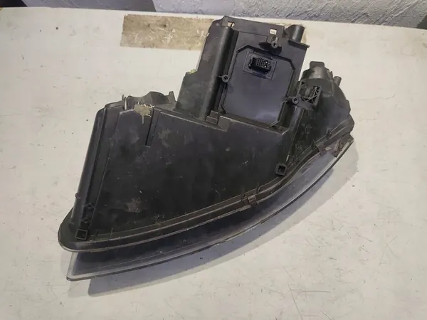 AUDI A3 8P Faro Xenón Delantero Derecho image 3