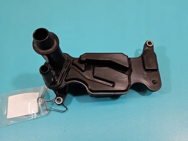 Carcasa de separador de aceite Mercedes C W205 2.0B image 3