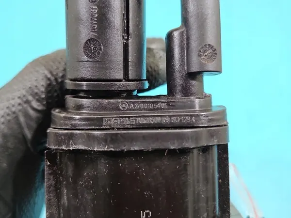 Carcasa de separador de aceite Mercedes C W205 2.0B image 7