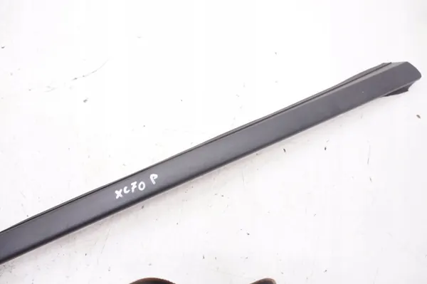 Joint de pare-brise avant droit OEM 30753553 Volvo XC70 image 3