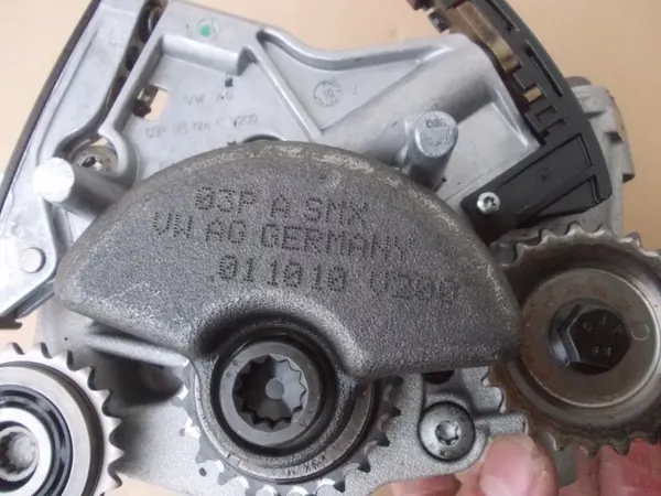 Pompe à huile OEM 03P103127C pour VW Group 1.2TDI image 5