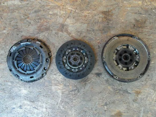 EMBREAGEM COMPLETA AUDI TT 8N S3 8L LEON CUPRA 1.8 TURBO LUK image 2