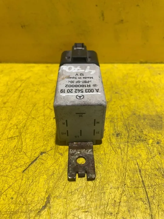 Ventilatorrelais Mercedes W639 OEM A0035422019 - Gebruikt image 5