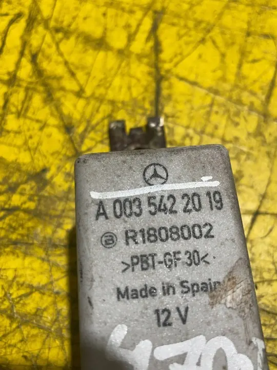 Ventilatorrelais Mercedes W639 OEM A0035422019 - Gebruikt image 6