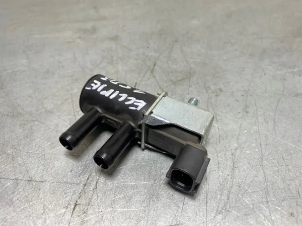 Mitsubishi Kraftstoffdampfventil OEM FBZ16478 - Gebraucht image 2