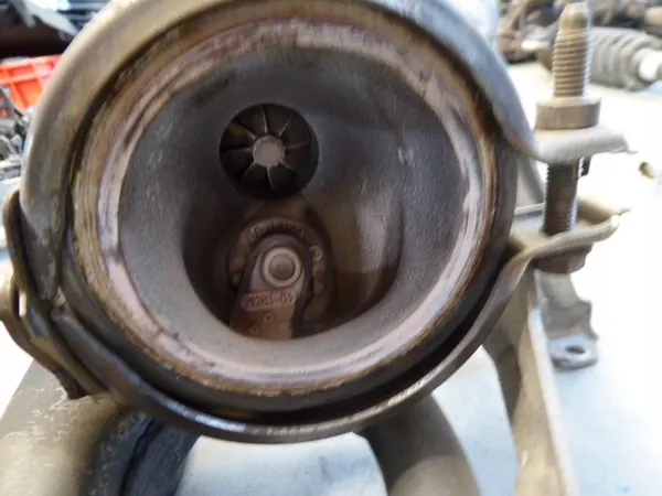 Turbo compresor E-Class W212 Lift 2.0 CGI Colector de escape OEM image 6