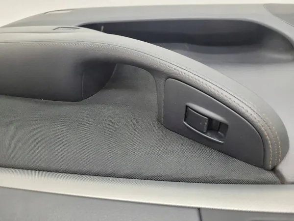 OEM 67610-05560 Voorrechter Deurbekleding Toyota Avensis image 4