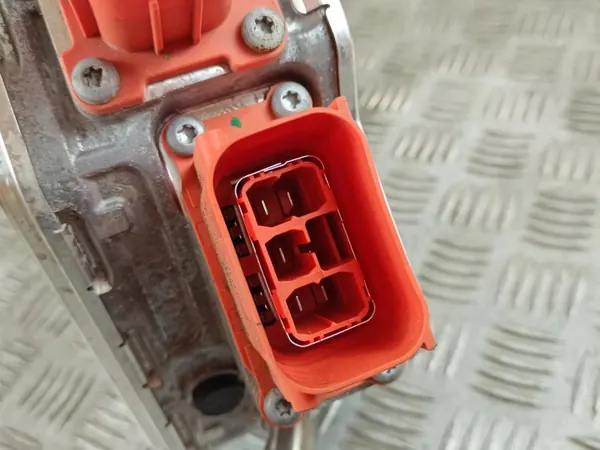 Inversor Polestar 2 OEM 32299861B27 - Usado image 3