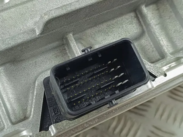 Inversor Polestar 2 OEM 32299861B27 - Usado image 8