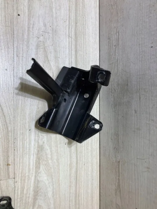 Renault OE Kiinnitystuki OEM 926129614R Käytetty image 2