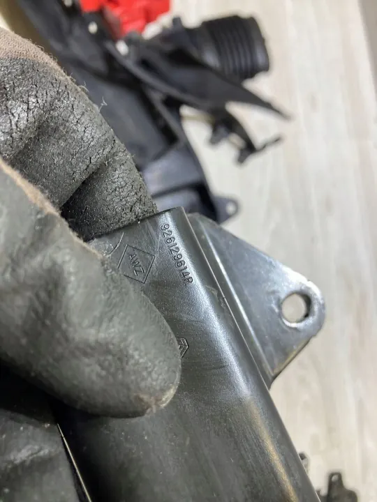 Renault OE Kiinnitystuki OEM 926129614R Käytetty image 3