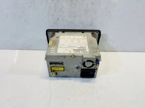 Audi A3 8P Navigaattoradio OEM 8P0035192S image 3
