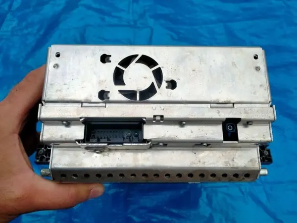 Changer CD Mercedes W221 S-Class OEM A2218700693 image 3