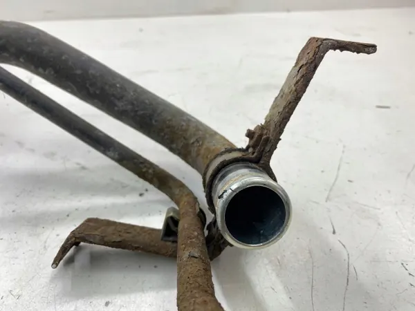 Pescoço de abastecimento Lexus OEM AMD67420 - Usado image 4