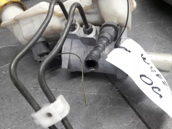 Bremsflüssigkeitsbehälter OEM 03350884931 Ford Fiesta image 3