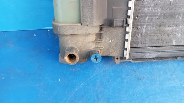 BMW 3 E36 CABRIO Vesijäähdytin 1.6 1.8 image 4