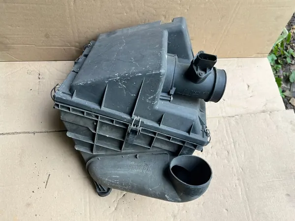 MERCEDES W202 Ilmansuodattimen Kotelo 6040941304 image 2