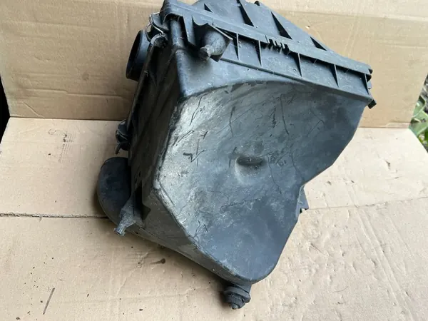 MERCEDES W202 Ilmansuodattimen Kotelo 6040941304 image 3