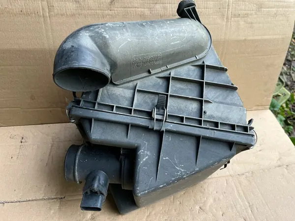 MERCEDES W202 Ilmansuodattimen Kotelo 6040941304 image 4