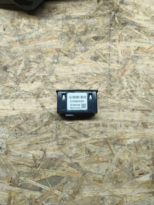 Port USB OEM 93452333 pour Opel Vivaro Fourgon image 2