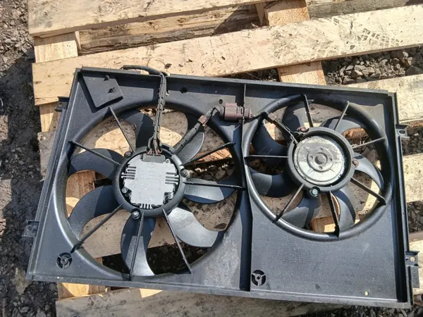 Gebrauchte Volkswagen Jetta Lüfter OEM 1K0121207T image 4
