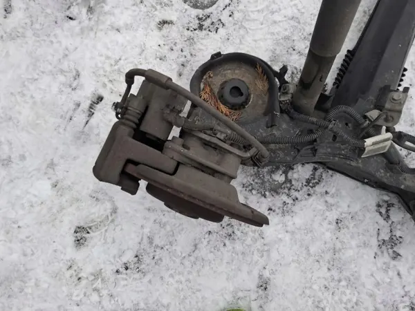 Bakaxel fjädring OEM #14204 för Opel Combo E image 3