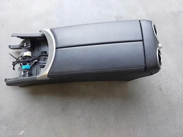 Keskikonsolin käsinoja OEM 149 Mercedes C W205 image 2