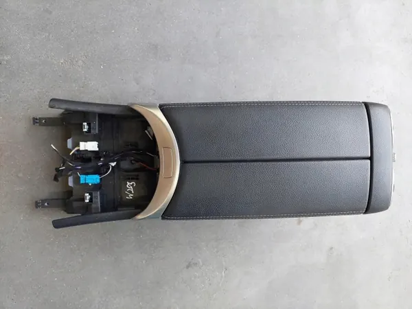 Keskikonsolin käsinoja OEM 149 Mercedes C W205 image 4