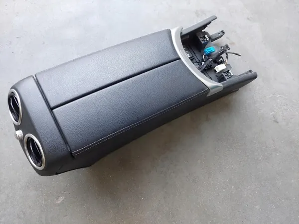 Keskikonsolin käsinoja OEM 149 Mercedes C W205 image 5