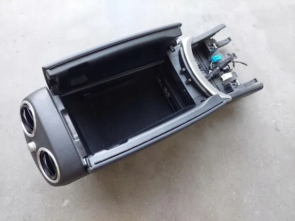 Keskikonsolin käsinoja OEM 149 Mercedes C W205 image 7