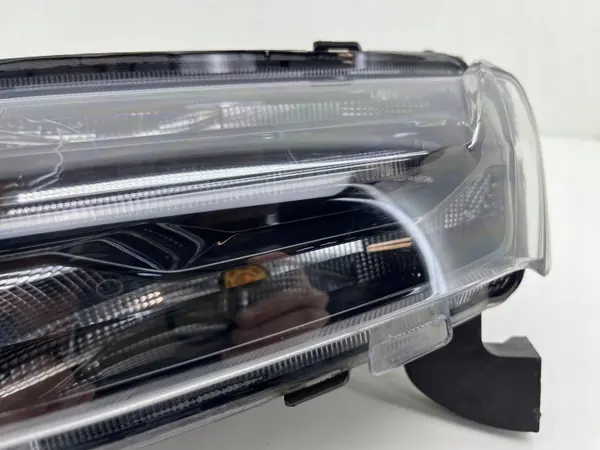 Farol esquerdo Dacia Spring OEM 266052417R - Usado image 3