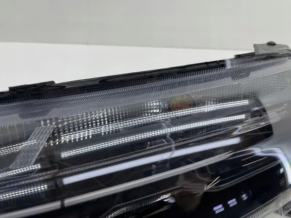Farol esquerdo Dacia Spring OEM 266052417R - Usado image 4