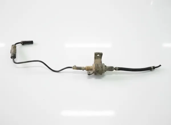 VW T5 Webasto Brandstofpomplijn OEM 89372A image 2