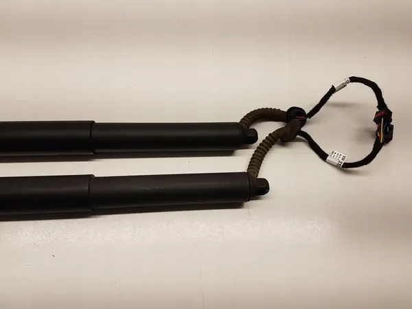 AUDI Q5 Bakluckans aktuatorer 80A827851A image 4