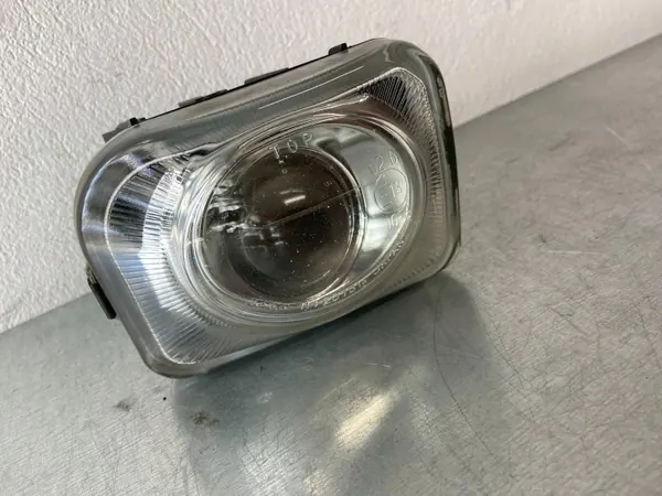 Phare antibrouillard avant droit OEM 11420751 image 3