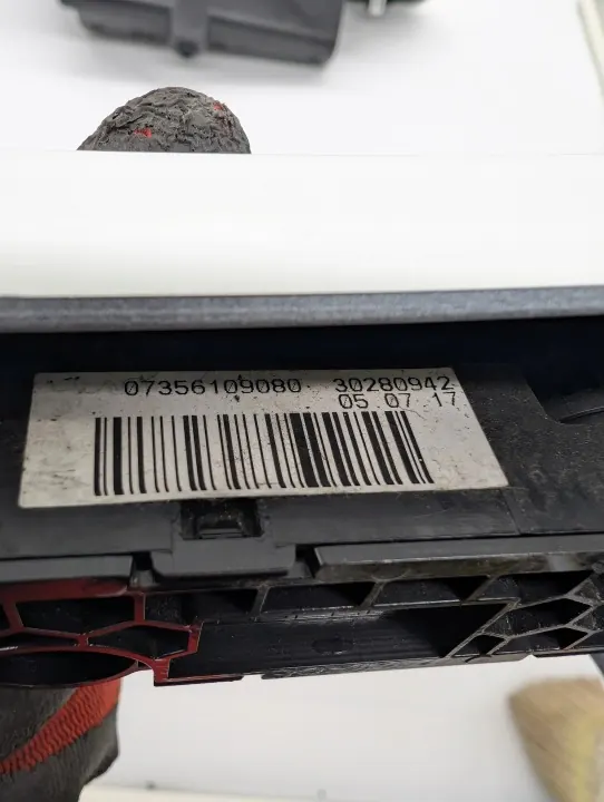 Fiat 500X OEM instrumentbrädesfack - Vit Europeisk Version image 7