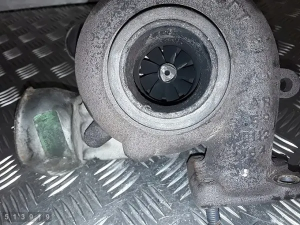 Turbo Alfa Romeo GT OEM 55191934 - 1.9L Diesel image 4