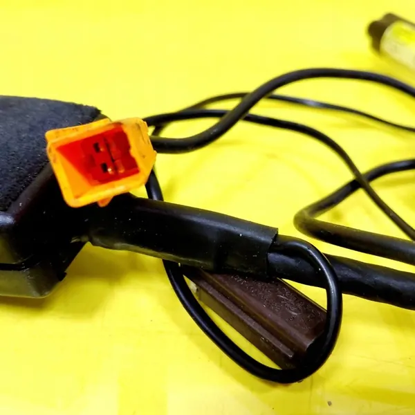 Boucle de ceinture de sécurité avant gauche Ford Mondeo Mk III DRC87656 image 4