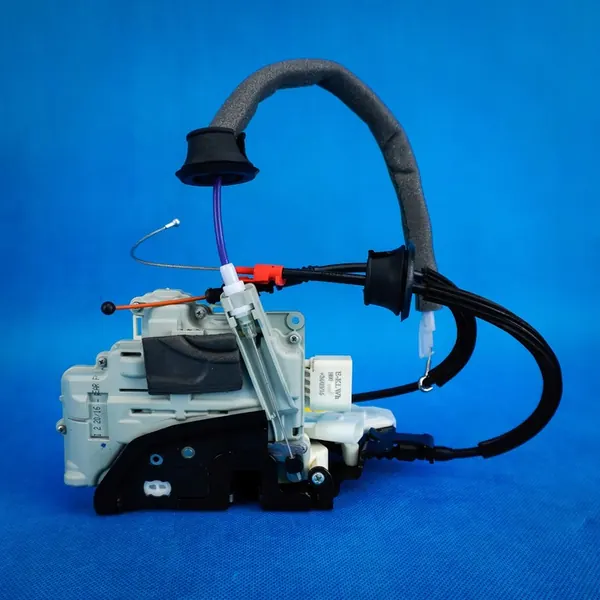 Linke Hintertürschloss Audi A8 S8 4H 4H0839015C image 2